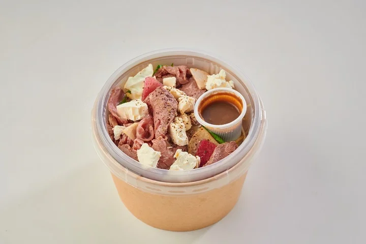 13周年限定商品「ローストビーフとクリームチーズのバルサミコソース丼（1,069円/税込）」